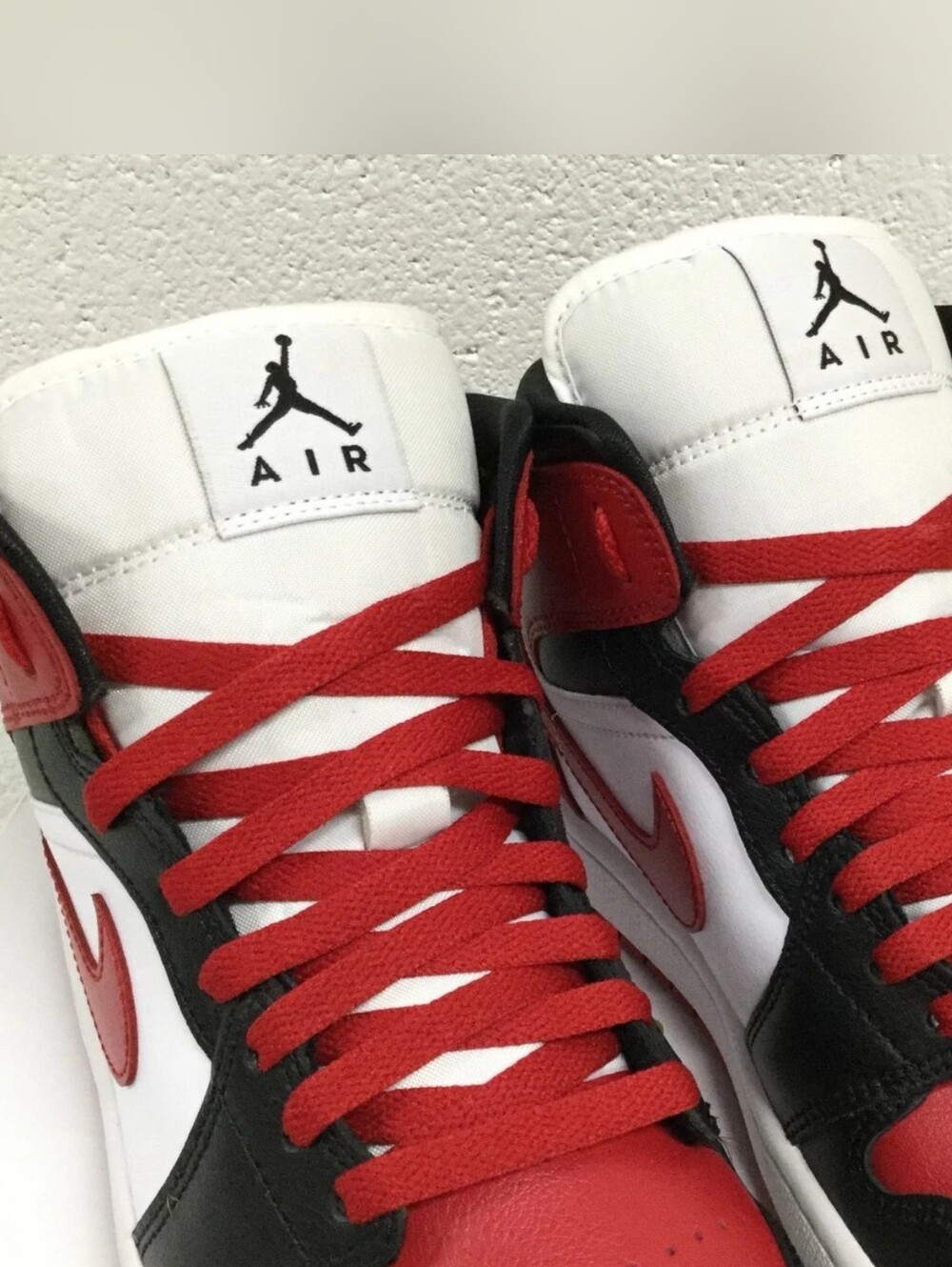 Nike Air Jordan 1 Mid 'Alternate Bred Toe' Womens Size 7 BQ6472 - Picture 5 of 10
